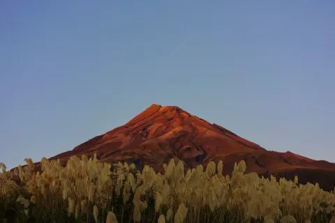 Thumbnail of Taranaki Maunga, Tom Harris