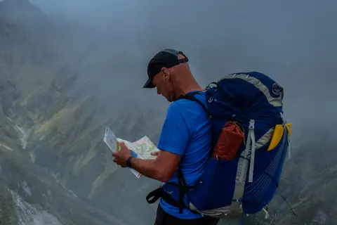 Tramper reading map